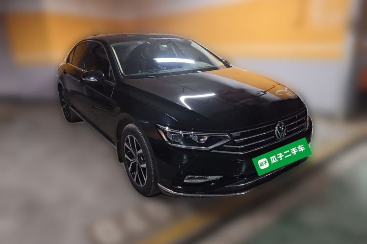 Used Volkswagen Magotan 2020 330TSI DSG Leading Model Front Right 45 Deg