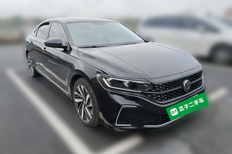 Used Volkswagen Passat 2022 330TSI Starry Elite Edition Front Right 45 Deg