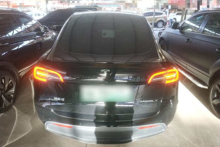 Used Tesla Model Y 2022 Long-Range All-Wheel-Drive Version
