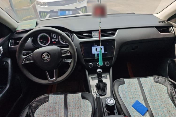 Used Skoda Octavia 2019 TSI280 DSG SmartDrive Luxury Edition China VI Center Console