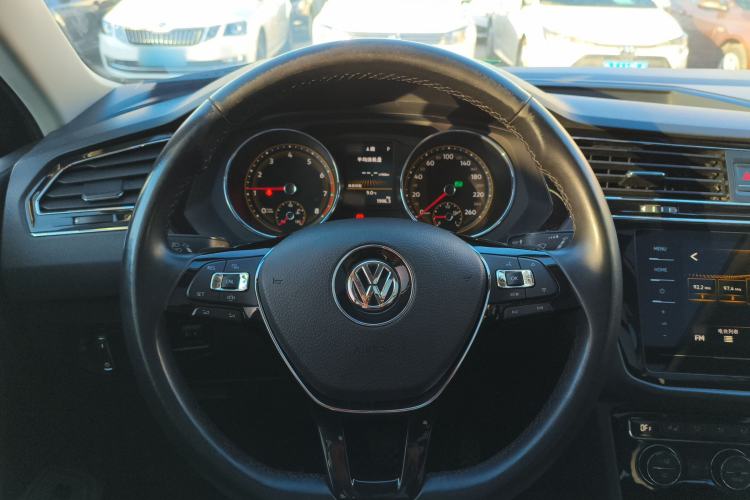 Used Volkswagen Tiguan L 2019 Revised 330TSI Automatic Two-Wheel Drive Smart & Luxury Edition China VI Standard
