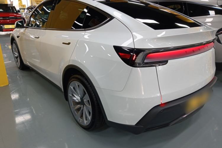 Used Tesla Model Y 2025 Long-Range All-Wheel-Drive Version