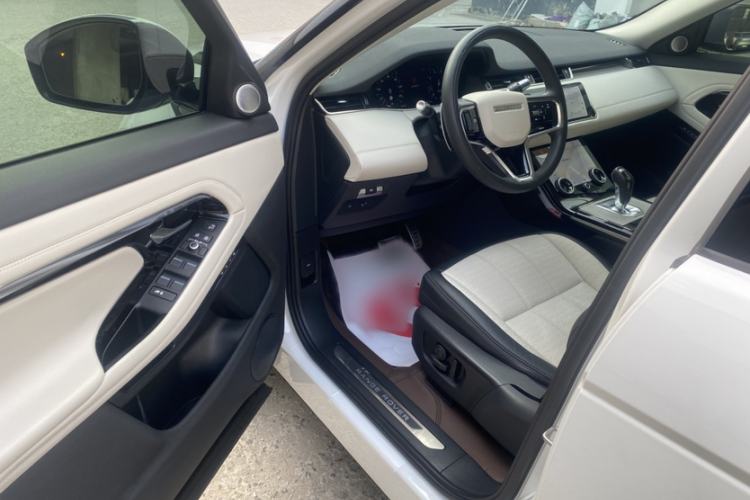 Used Land Rover Range Evoque 2022 Range Rover L 249 PS R-Dynamic HSE Luxury Edition Interior 3