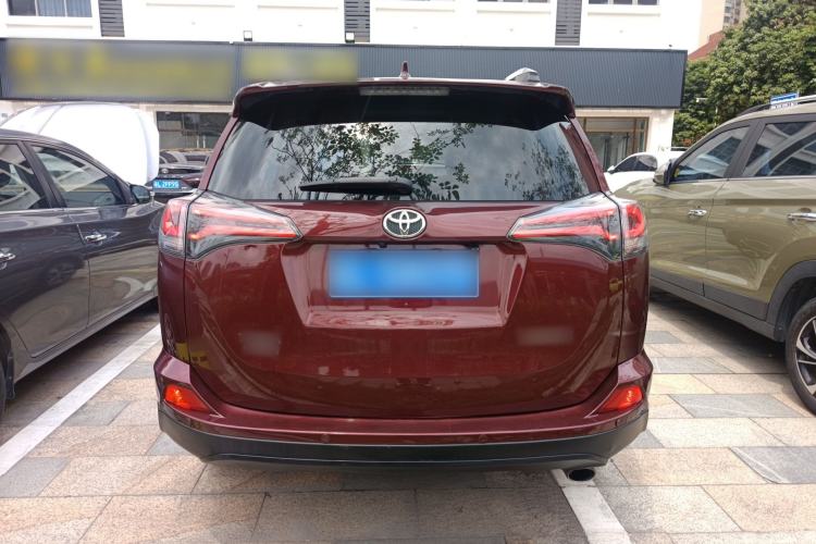 Used Toyota RAV4 2016 2.0L CVT Two-Wheel Drive Fashion Edition China V Standard Rear