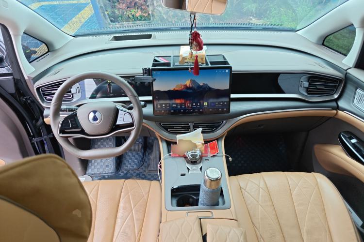 Used Denza D9 2022 DM-i 970 Four-Wheel Drive Prestige Model
