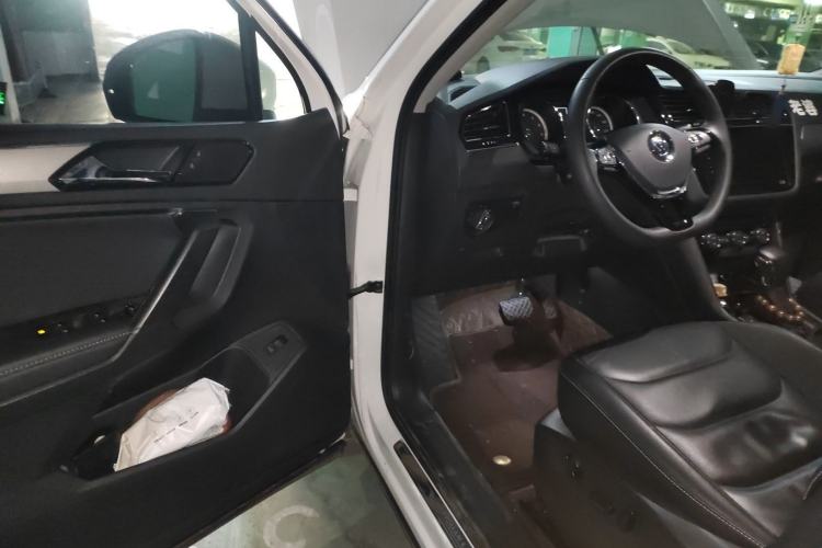 Used Volkswagen Tiguan L 2020 330TSI Automatic Two-Wheel Drive Smart Luxury Edition China VI Standard
