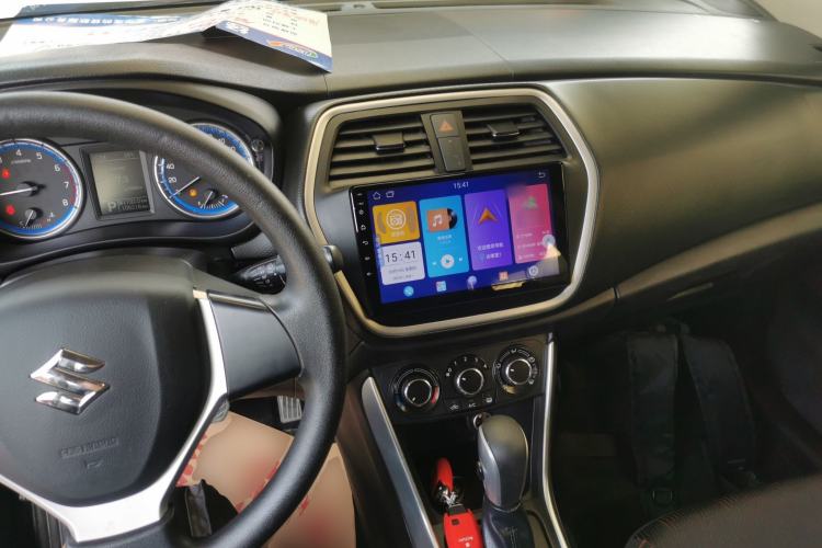 Used Suzuki S-Cross 2015 1.6L CVT Two-Wheel Drive Entry-Level Trim Center Console