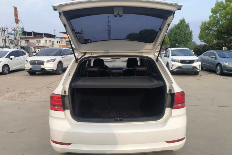 Used Volkswagen Santana 2017 Haval H9 1.6L Automatic Comfort Edition Trunk