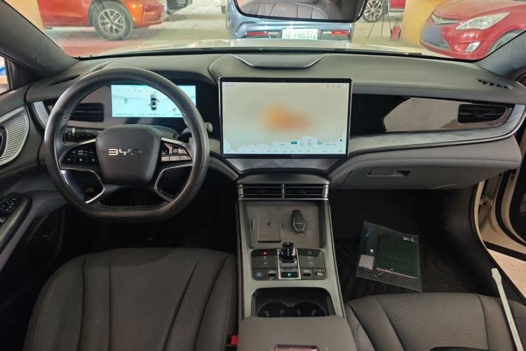 Used BYD Seal 2024 HONOR Edition DM-i 1.5L 121km Luxury Model Center Console