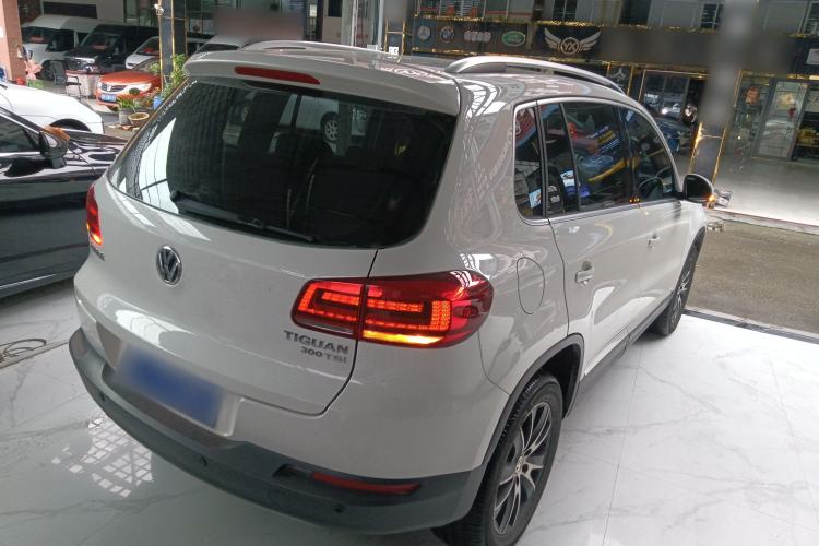 Used Volkswagen Tiguan 2016 300TSI Automatic Two-Wheel Drive Luxury Edition Rear Right 45 Deg