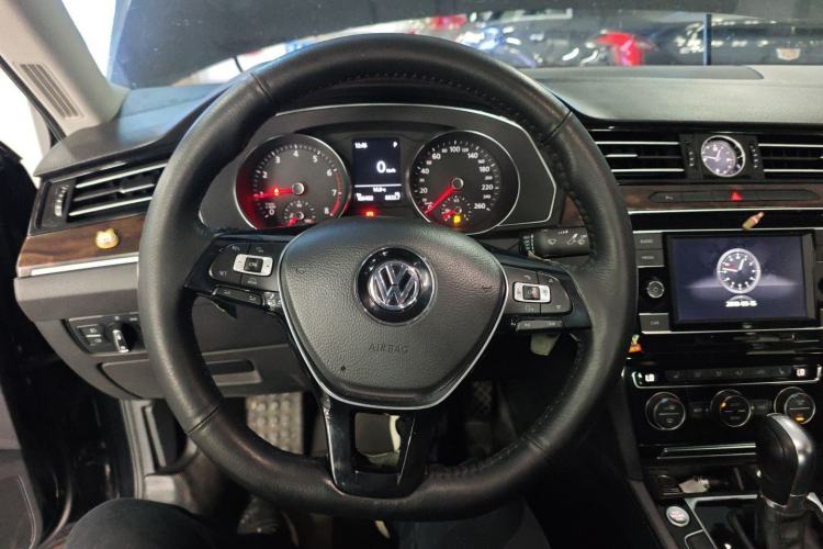 Used Volkswagen Magotan 2018 Facelift 380TSI DSG Luxury Version
