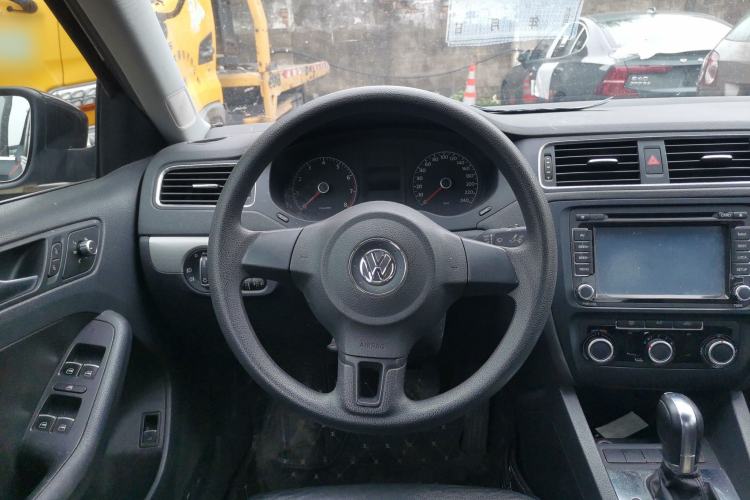 Used Volkswagen Sagitar 2012 1.6L Automatic Comfort Edition Steering Wheel