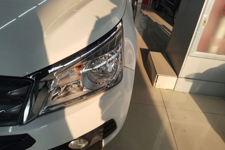 Used Venucia T70 2015 2.0L CVT Smart Choice Edition Left Front Headlight