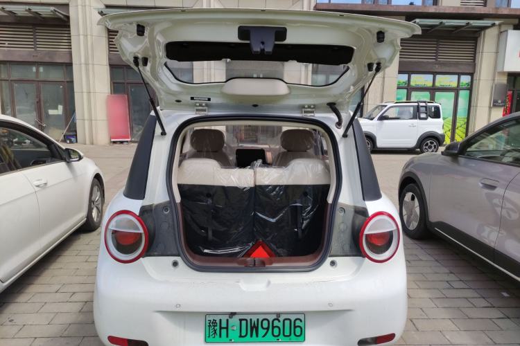 Used CHANGAN NEVO Lumin 2026 Model Treasure Edition 205km Passionate Beige Ningde Trunk