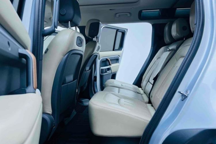 Used Land Rover Defender 2020 110 P400 Dark Special Edition Interior 11