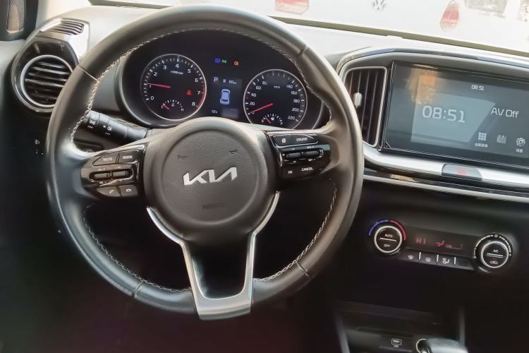 Used Kia kx1 Stonic 2021 1.4L CVT Sunroof Model Steering Wheel
