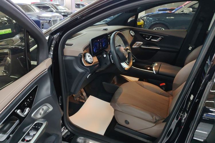 Used Mercedes-Benz EQE SUV 2024 500 4MATIC Luxury Edition Driver Seat