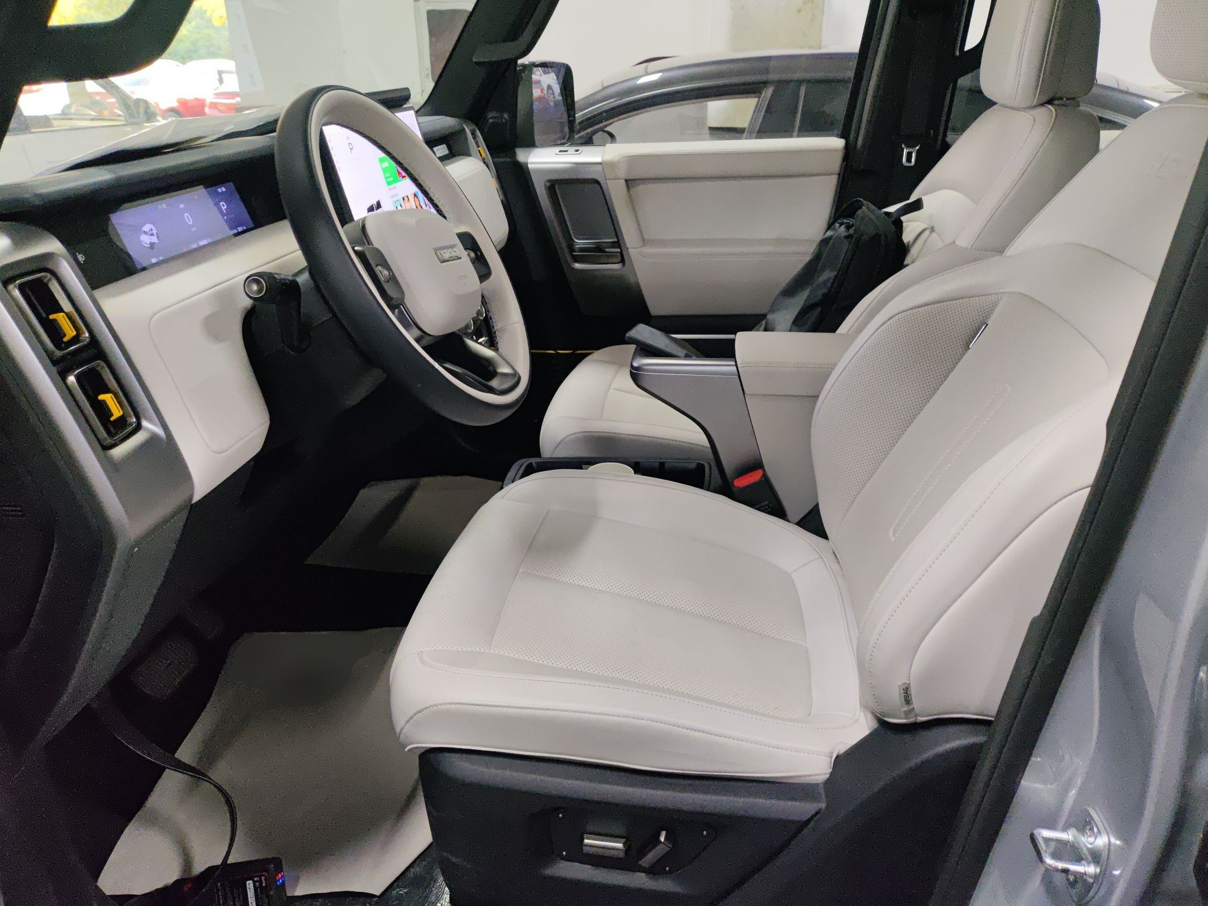 Переднее сиденье в автомобиле