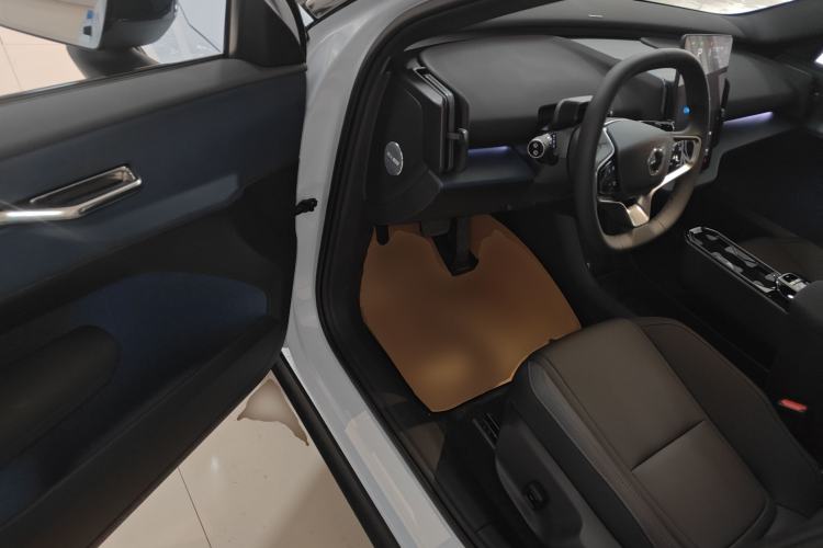 Used Volvo EX30 2025 Rear-Drive Long-Range Plus Model