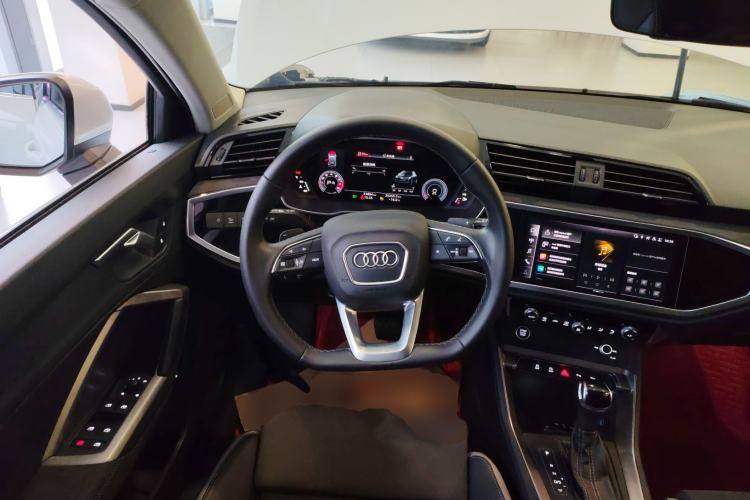 Used Audi Q3 2023 35 TFSI Fashion Dynamic Model (1.4T)
