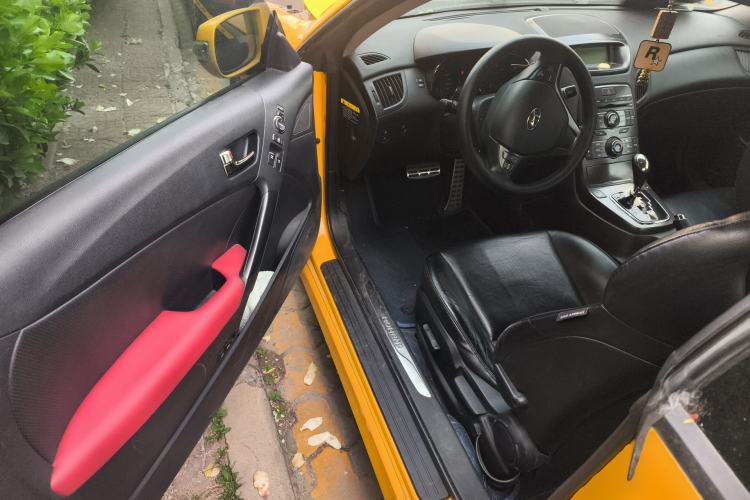 Used Hyundai Genesis Coupe 2009 2.0T Automatic Deluxe Edition Driver Seat