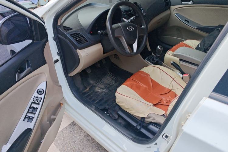 Used Hyundai Verna (older generation) 2014 1.4L Manual Smart GLS Trim Driver Seat