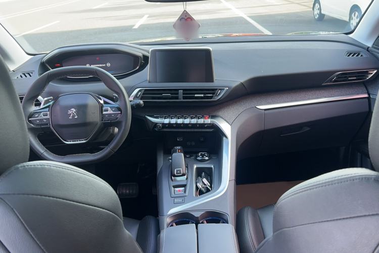 Used Peugeot 5008 2017 380THP 7-Seater Luxury Edition Center Console