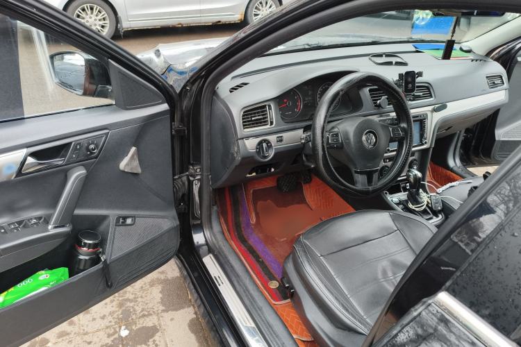 Used Volkswagen Lavida 2013 Revised Version 1.4 TSI DSG Luxury Edition Driver Seat