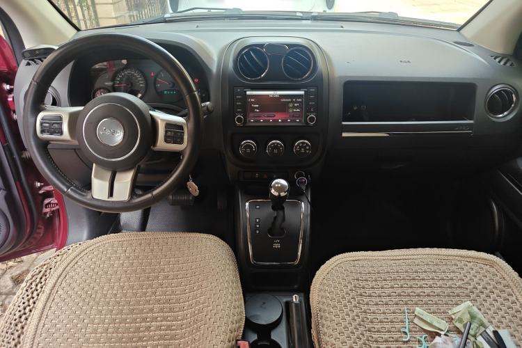 Used Jeep Compass 2013 2.4L four-wheel-drive sport version
