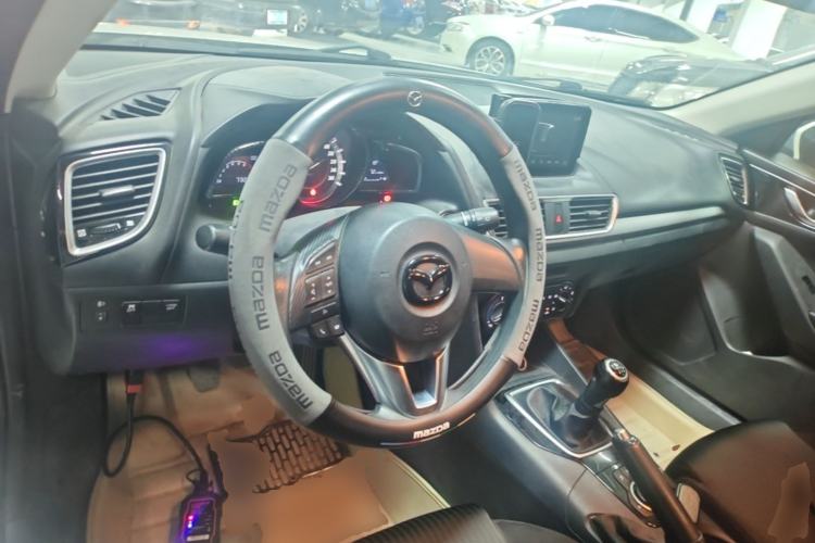 Used Mazda 3 Axela 2014 Hatchback 1.5L Manual Comfort Model
