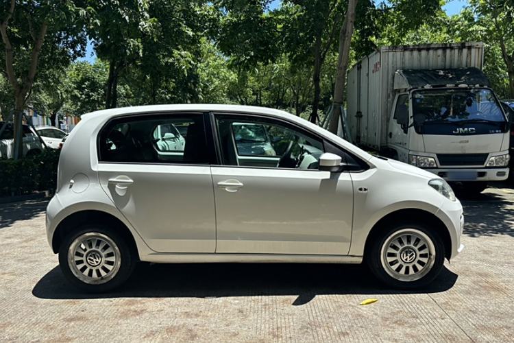 Used Volkswagen up! 2015 1.0L move up!