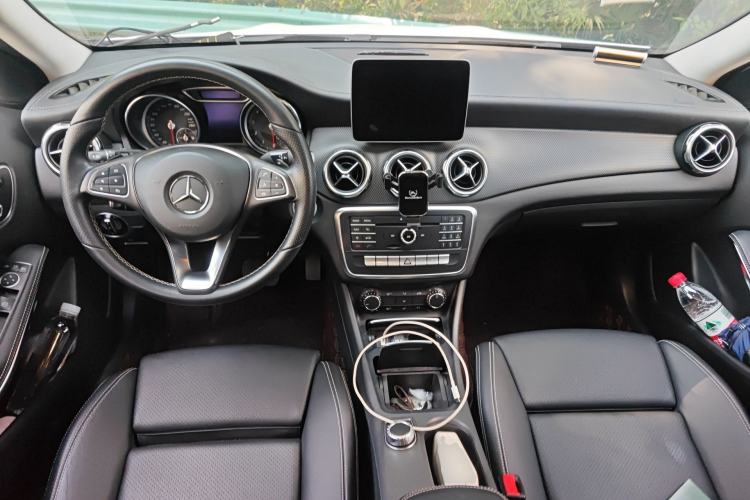 Used Mercedes-Benz GLA 2017 GLA 200 Fashion Model Center Console