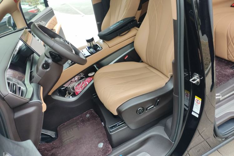 Used Denza D9 2025 DM-i Smart Drive 1020 Four-Wheel Drive Deluxe Model
