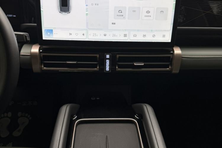 Used iCAR 03 2024 501km Two-Wheel Drive Long-Range Version Audio And AC Panel