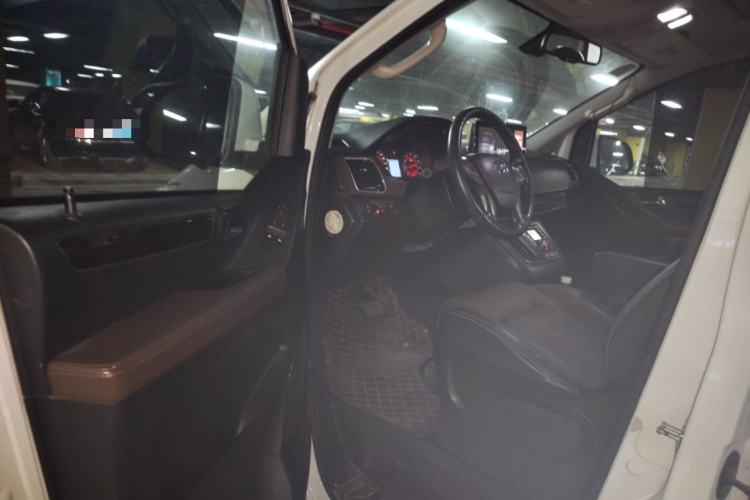 Used SAIC MAXUS G10 2016 2.0T Automatic Luxury Executive Edition Driver Seat