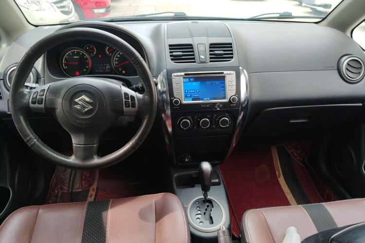 Used Suzuki SX4 2012 1.6L Automatic Ruiqi Model Center Console