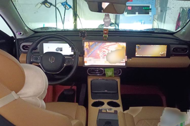 Used Leapmotor C11 2024 All-Electric 580 Luxury Edition Center Console