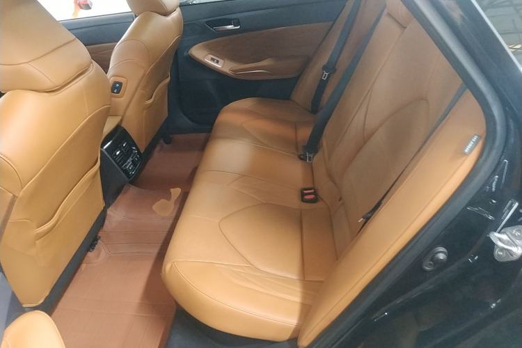 Used Toyota Avalon 2019 Dual-Engine 2.5L XLE Prestige Version China VI Standard