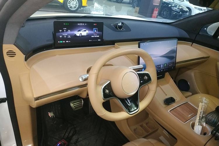 Used Hima Luxeed R7 2024 Pure Electric 667km Pro Center Console