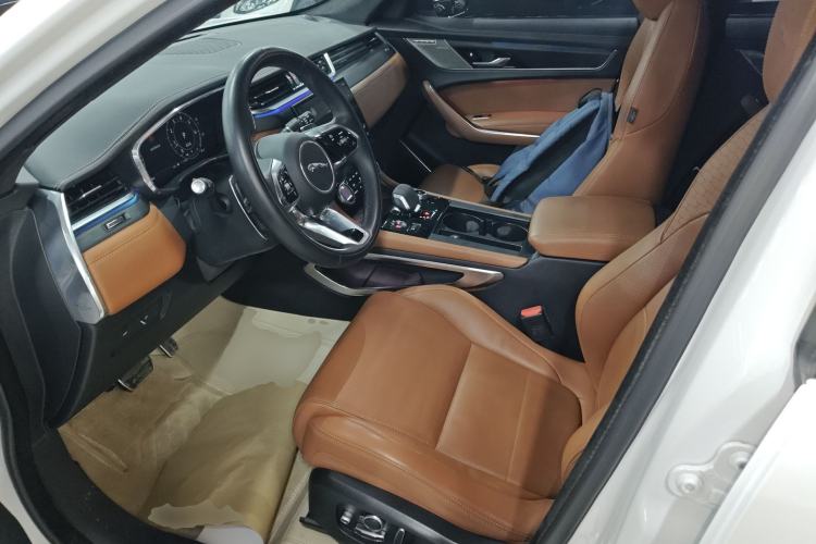 Used Jaguar F-PACE 2024 P250 R-Dynamic HSE Left Front Seat