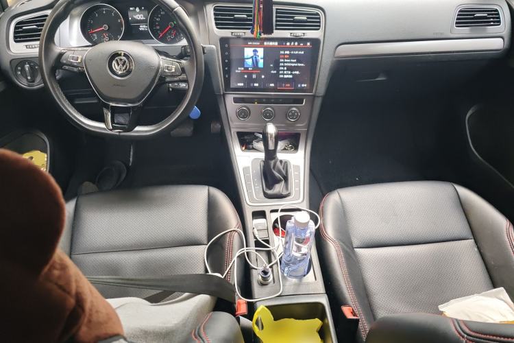 Used Volkswagen Golf 2016 1.6L Automatic Fashion Model Center Console