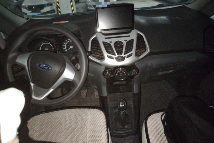 Used Ford EcoSport 2017 1.5L Manual Fashion Model Center Console