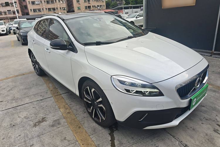 Used Volvo V40 2018 Cross Country T3 Zhiya Edition
