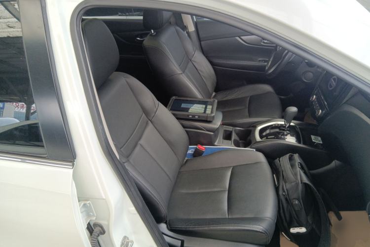 Used Nissan X-Trail 2014 2.0L CVT Comfort Edition 2WD Right Front Seat