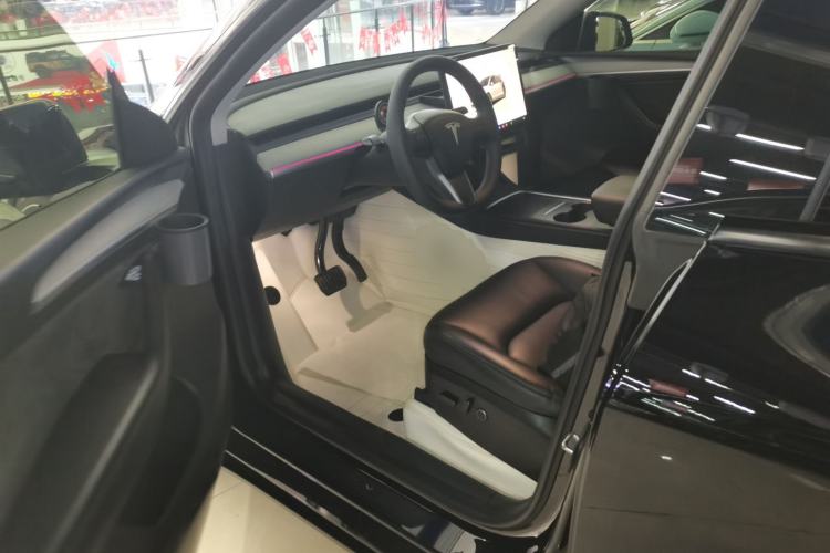 Used Tesla Model Y 2023 Long-Range All-Wheel-Drive Version Left Front Seat