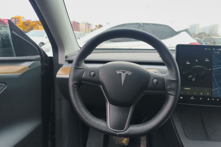 Used Tesla Model Y 2021 Long-Range All-Wheel-Drive Version Steering Wheel