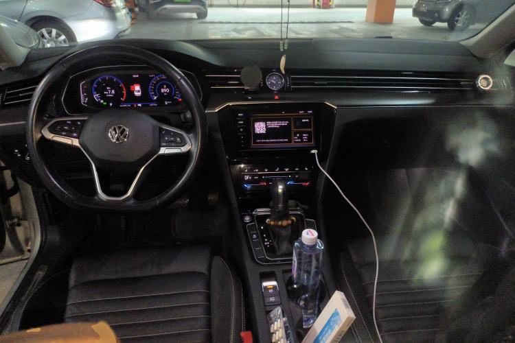 Used Volkswagen Magotan 2020 330TSI DSG Leading Model Center Console