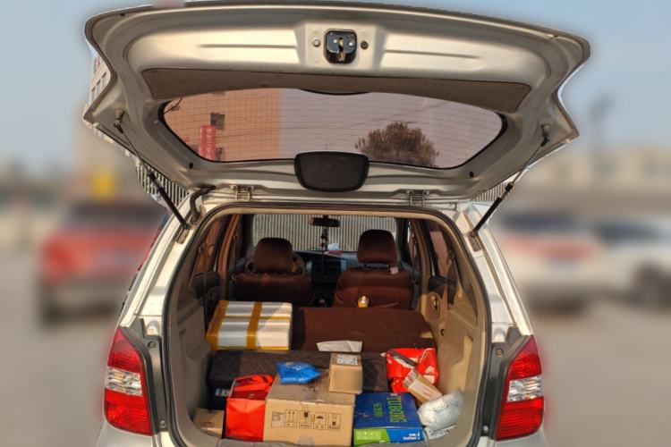 Used Nissan Livina 2010 Jingyue Edition 1.6L Manual All-Around Model Trunk