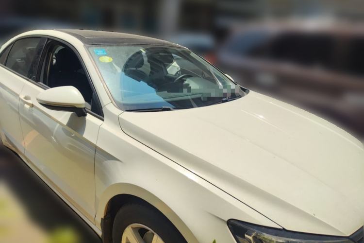 Used Volkswagen Lamando 2017 230TSI Manual Trend Edition Front Right 45 Deg