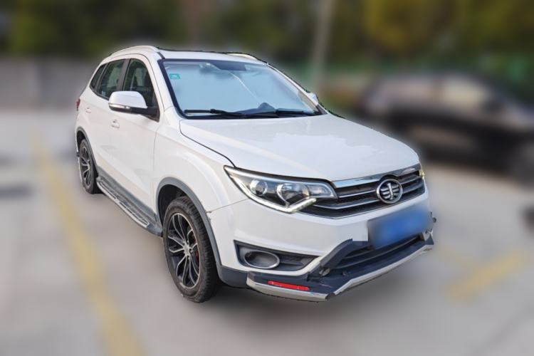 Used FAW Senya R7 2016 1.6L Manual Smart Version Front Right 45 Deg